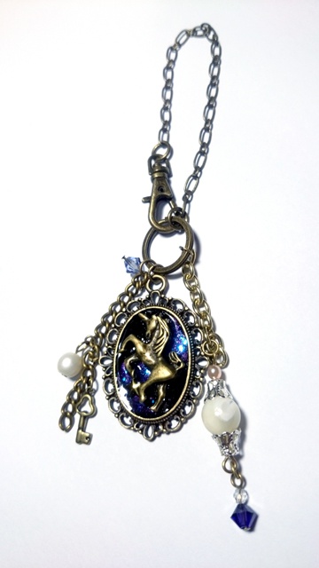 レジンと天然石のバックチャーム