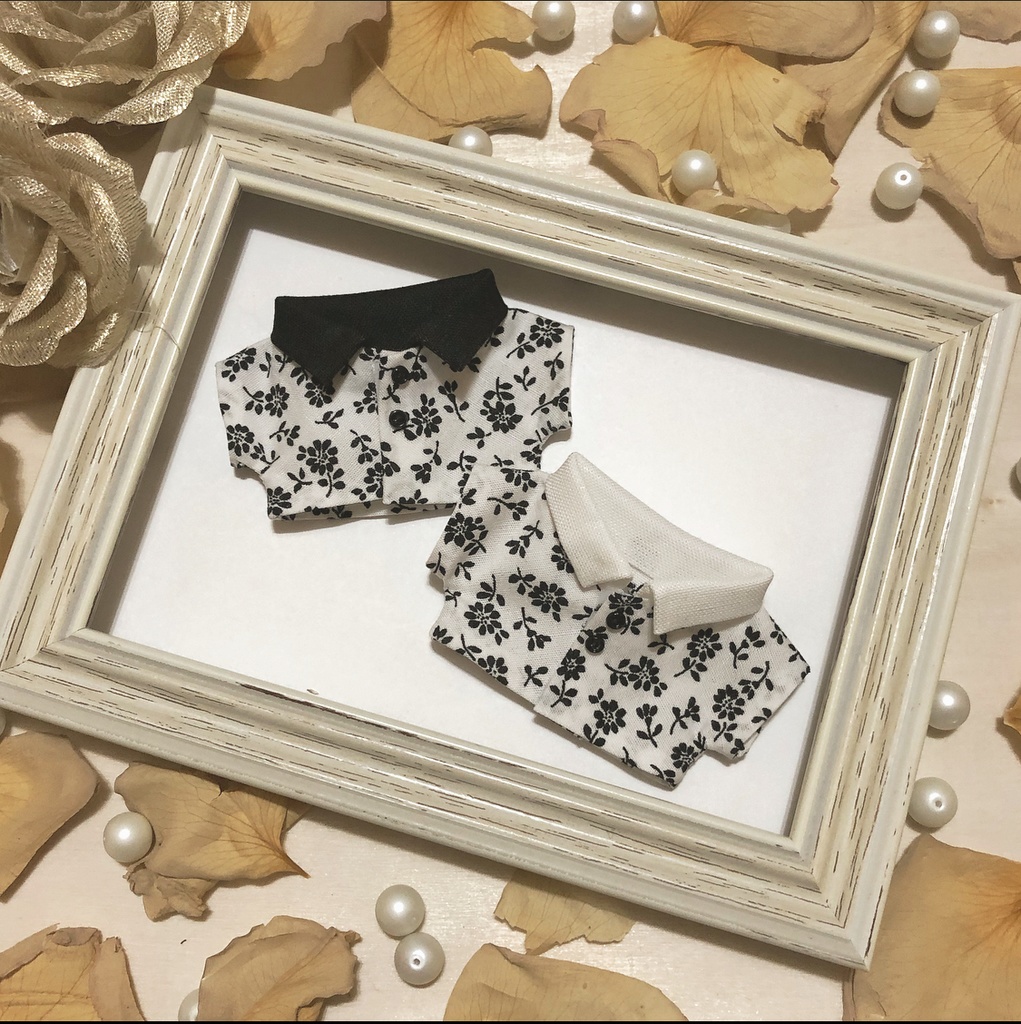 モノクロ花柄シャツ