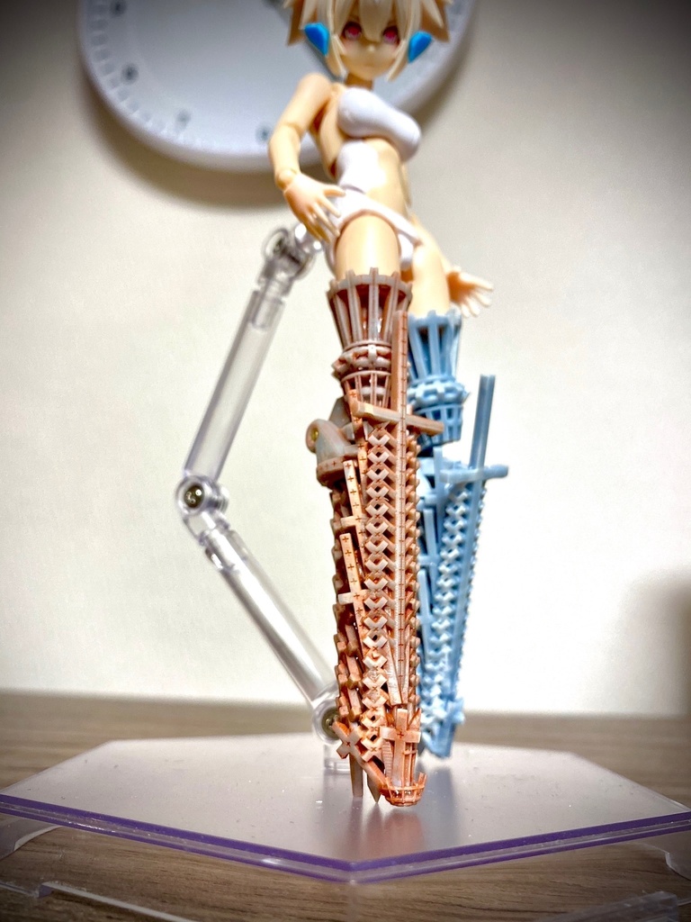 執行用特型模造聖釘脚 }{-elena