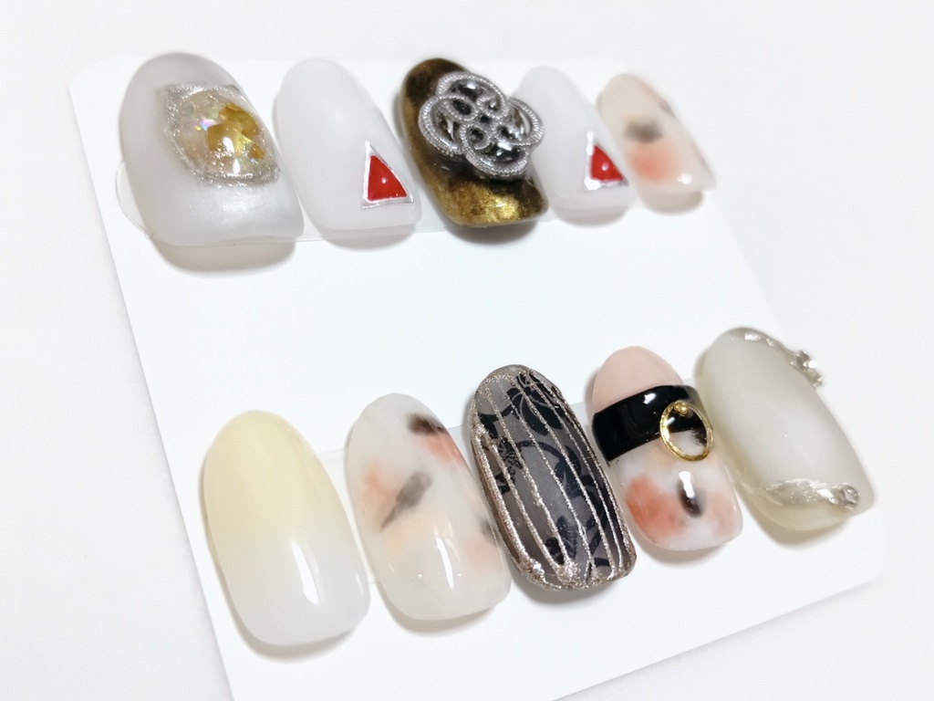 【作例】南泉一文字:一文字一家の硝子玉ねいるちっぷ