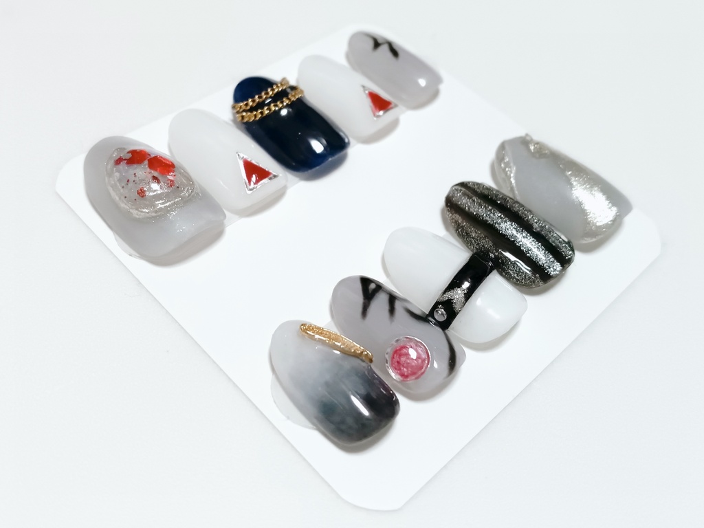 【作例】山鳥毛:一文字一家の硝子玉ねいるちっぷ