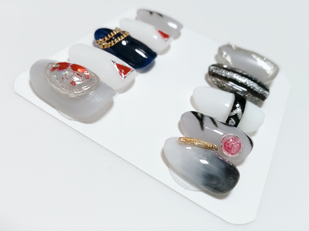 【作例】山鳥毛:一文字一家の硝子玉ねいるちっぷ