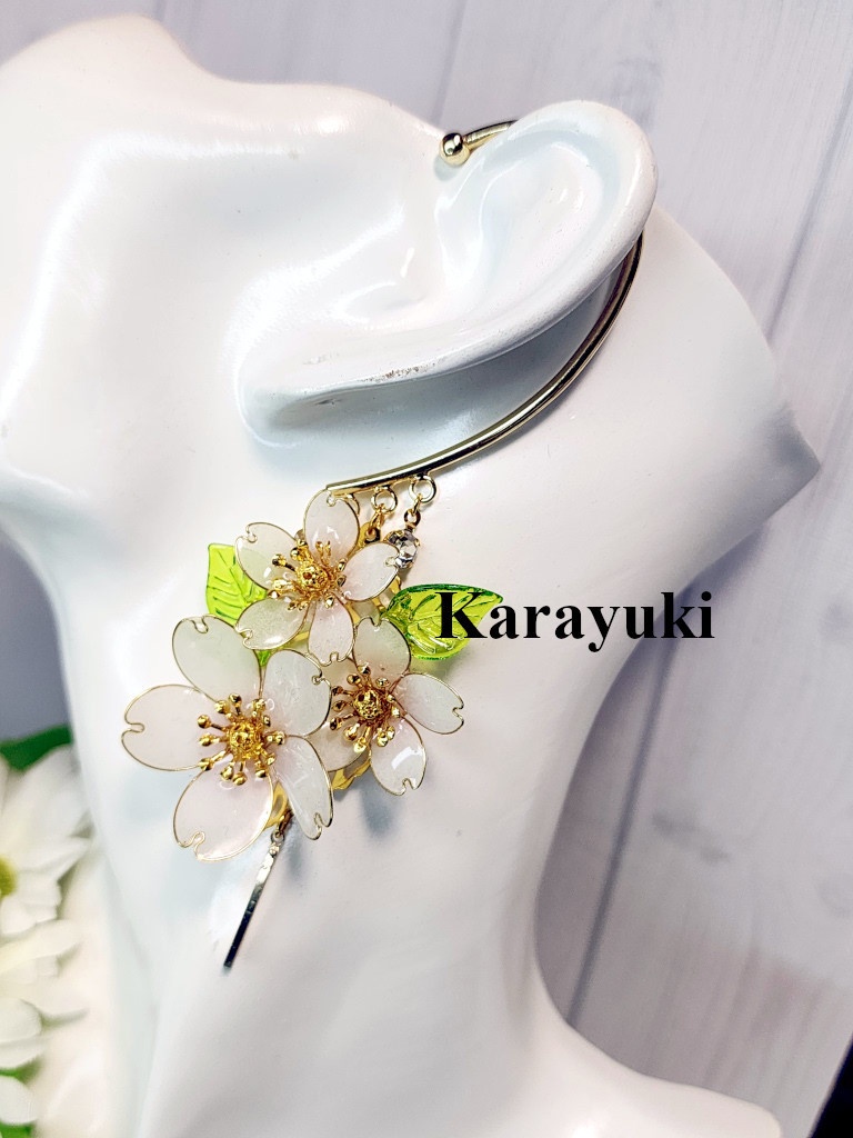 桜花のイヤーフック 左右各一個のみ