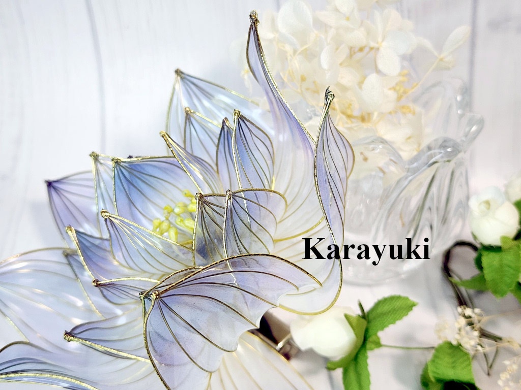 タンザナイトカラーの蓮の花のクリップ