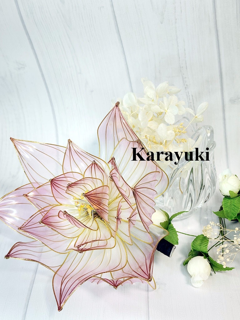 桃朱の蓮の花のクリップ