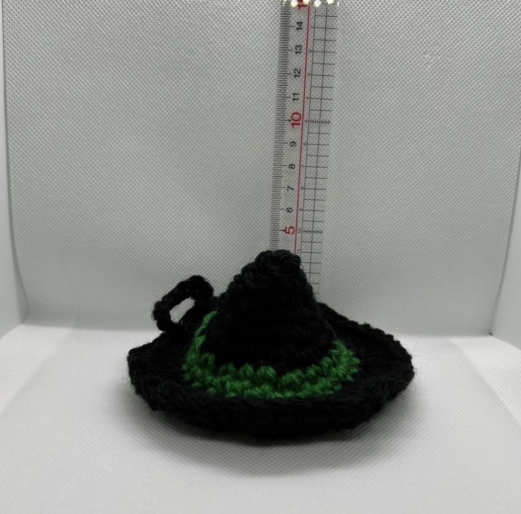 ハンドメイド 魔法使いの帽子型アクリルたわし