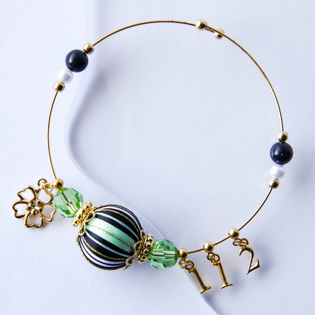 ワイヤーブレスレット