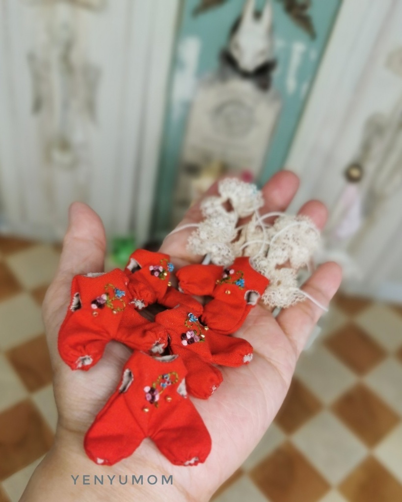 【ラフカラー 刺繍ロンパース 赤 / フォーチュンワンダフレンド】Yenyumom