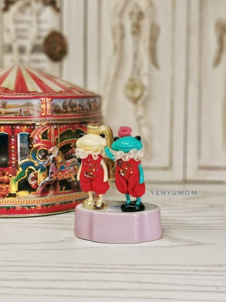 【ラフカラー 刺繍ロンパース 赤 / フォーチュンワンダフレンド】Yenyumom