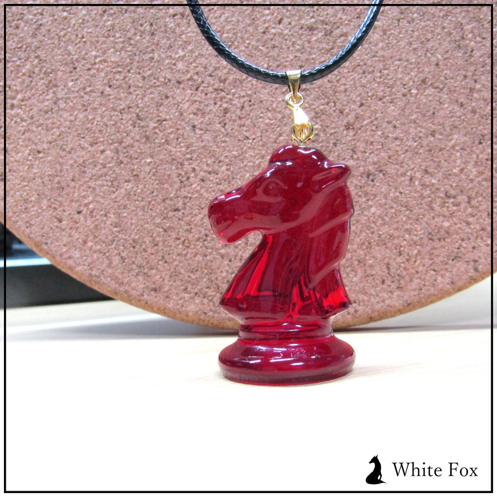 チェスの駒ネックレス(UVレジン)