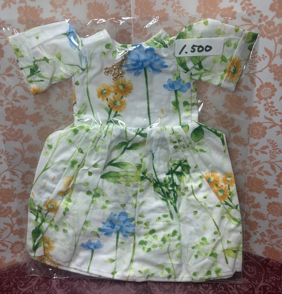 生き生きと咲く草花のワンピース