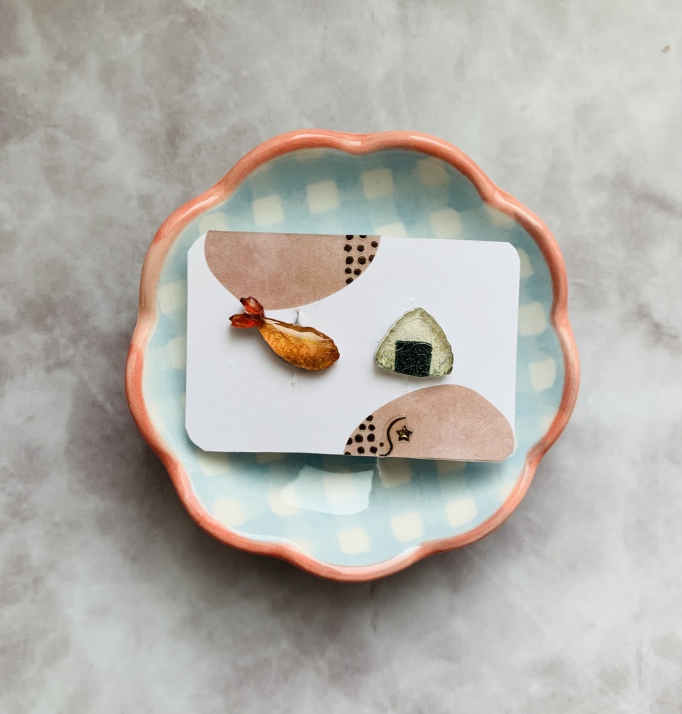 海老フライとおにぎり　樹脂ノンホールピアス