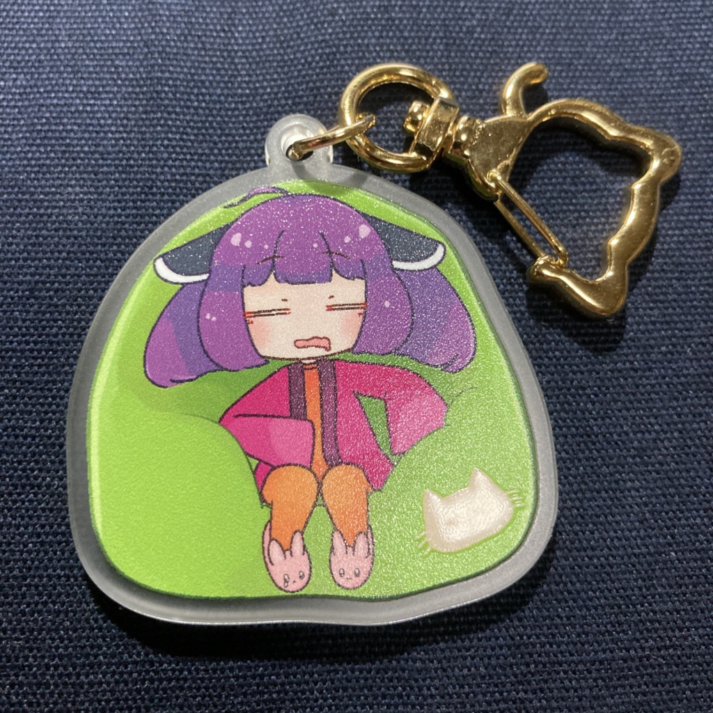 クッションにダメにされたきりたんアクキー