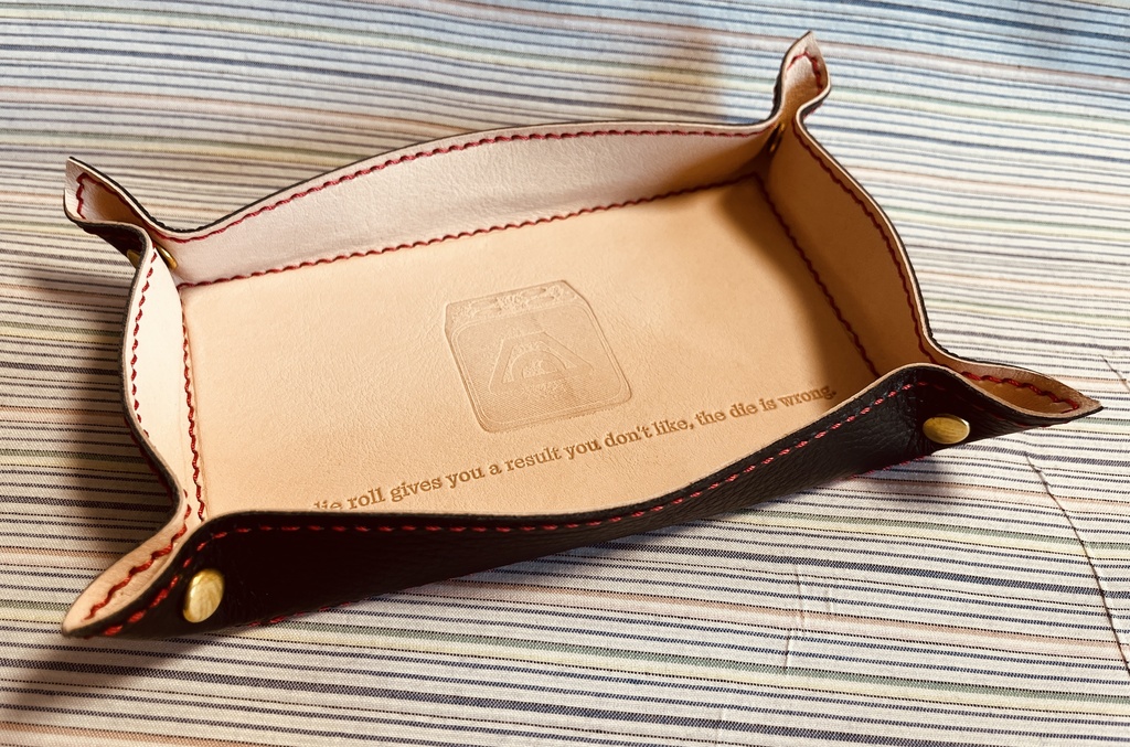 手縫い革製ダイストレイ（インフラレッド）