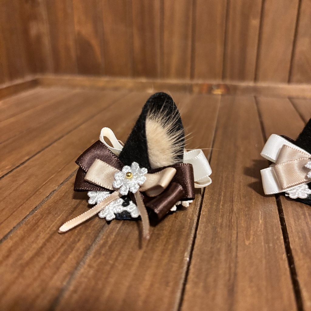 猫耳ヘアアクセサリー〈黒×茶色〉フラワー真ん中金色
