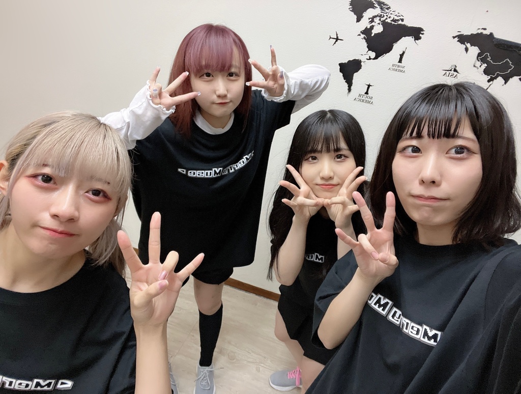 メリーミューズTシャツ