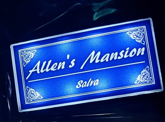 看板キーホルダー②「アレンの屋敷」