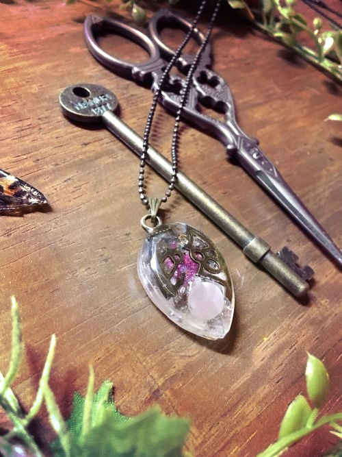 魔法使いのオルゴナイトネックレス