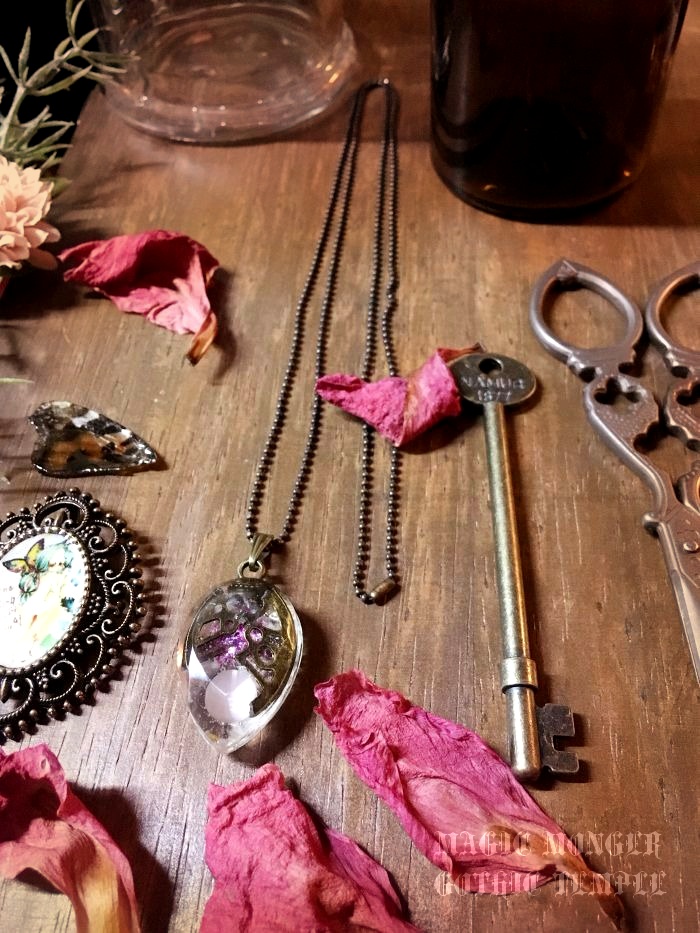 魔法使いのオルゴナイトネックレス