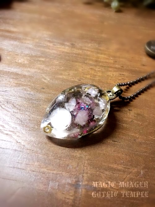 魔法使いのオルゴナイトネックレス