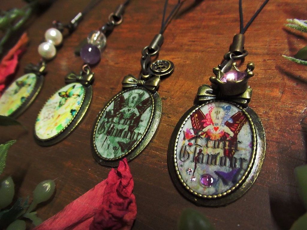 蝶のお告げストラップ