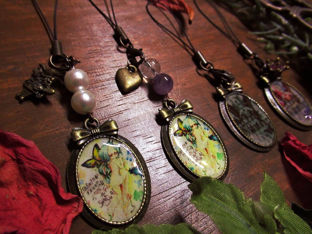 蝶のお告げストラップ