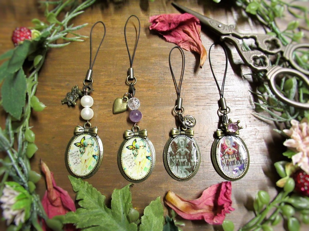 蝶のお告げストラップ