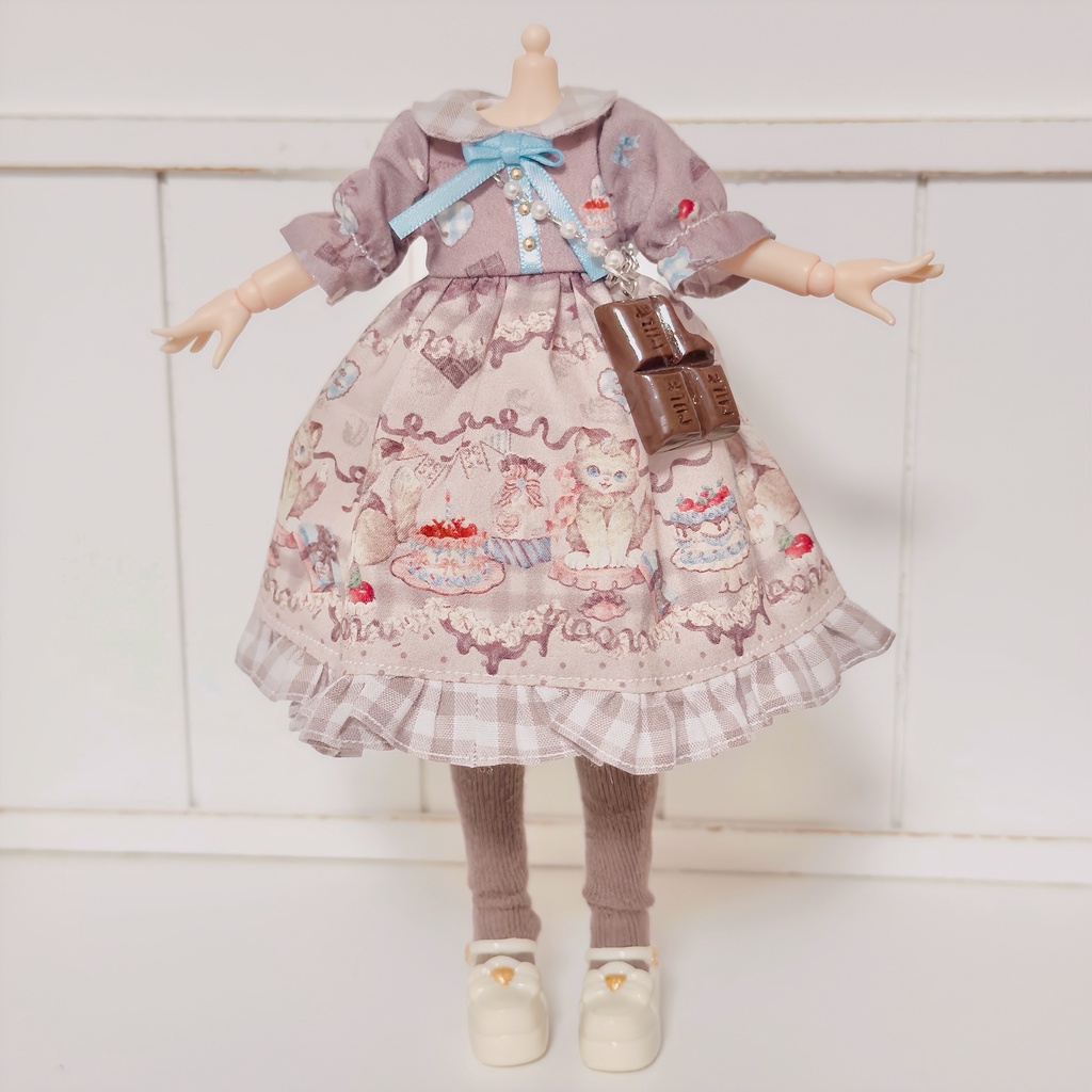 猫とミルクチョコレートワンピース