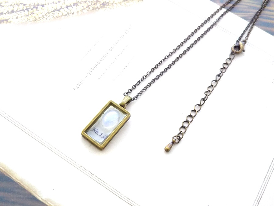 【刀剣乱舞】鶴丸国永イメージ　神気ノ欠片ネックレス　レインボームーンストーン