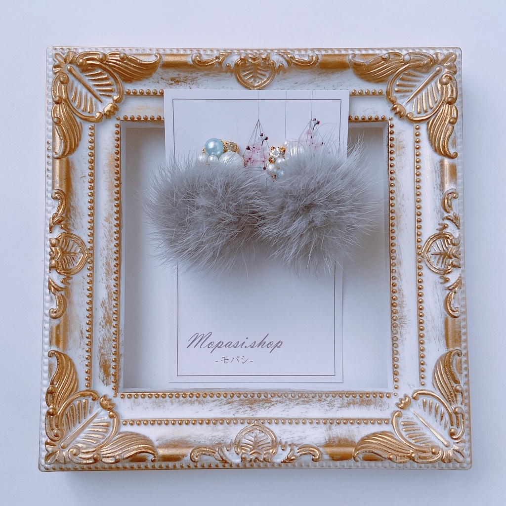 グレーファーとカボションピアス