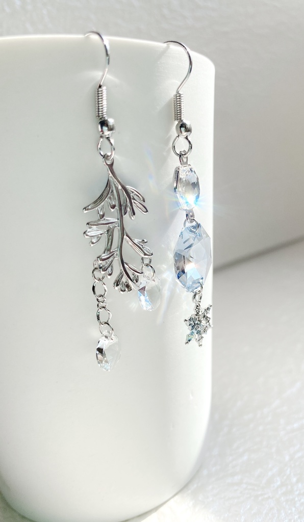 ちるはなのゆきのピアス