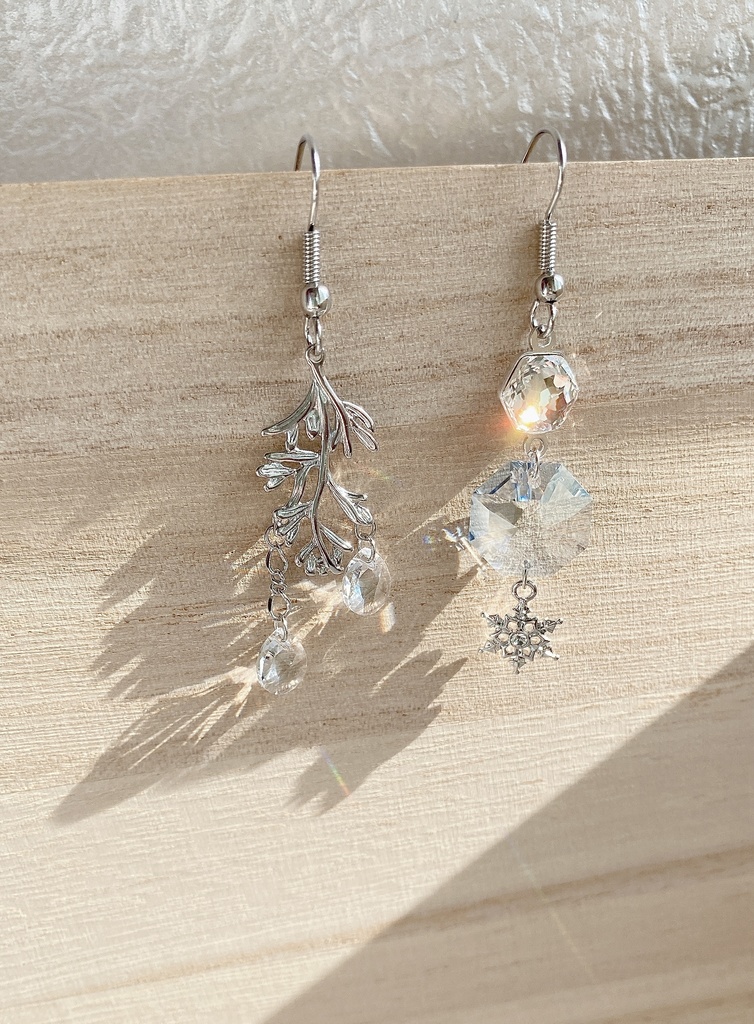 ちるはなのゆきのピアス