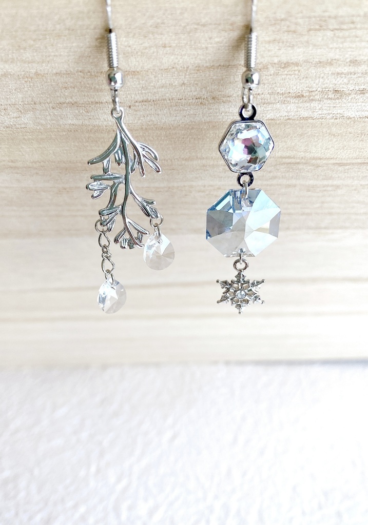 ちるはなのゆきのピアス