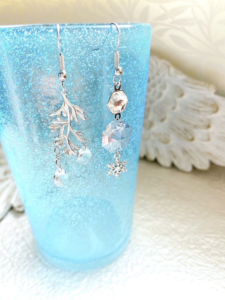 ちるはなのゆきのピアス