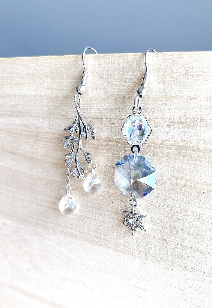 ちるはなのゆきのピアス