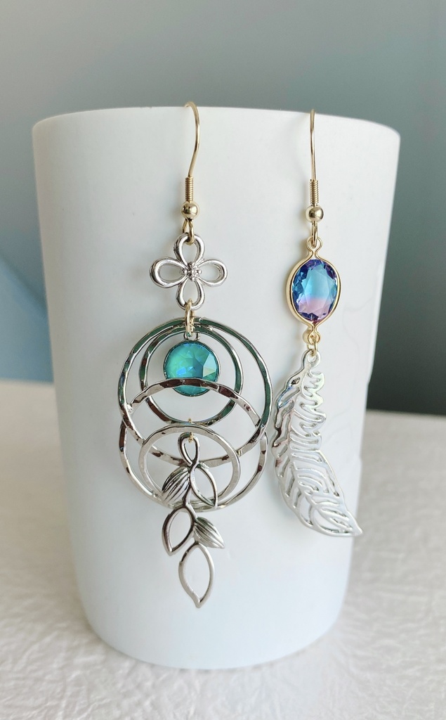 刀剣男士イメージピアス【巴型薙刀】