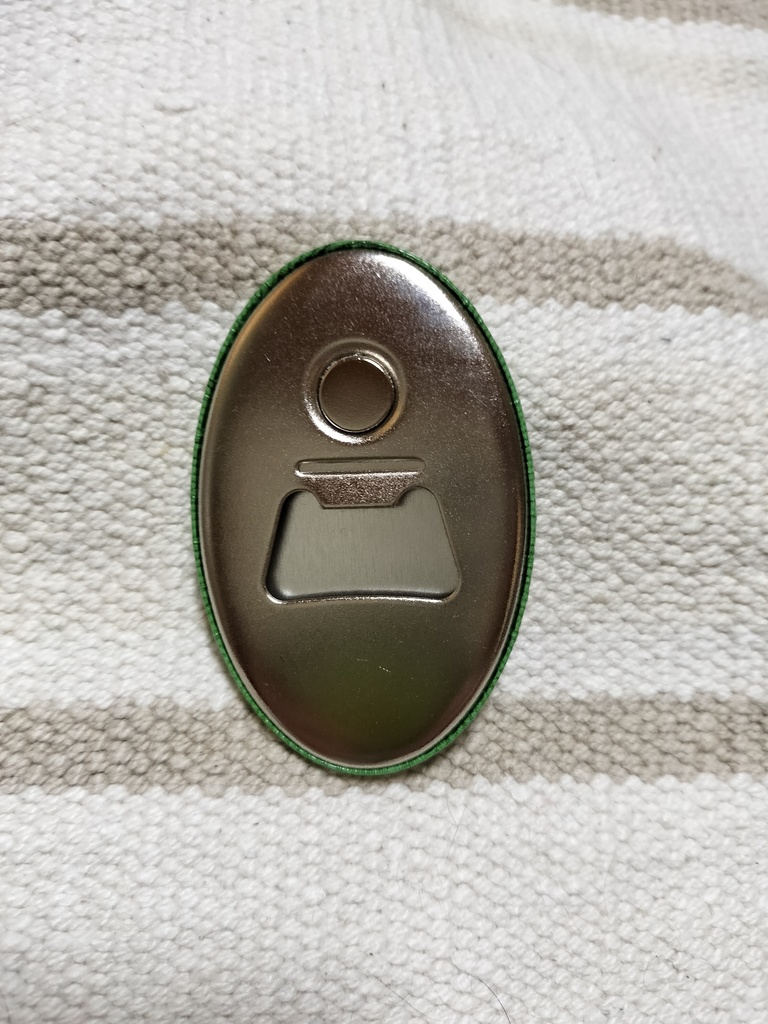 缶バッジ型栓抜き