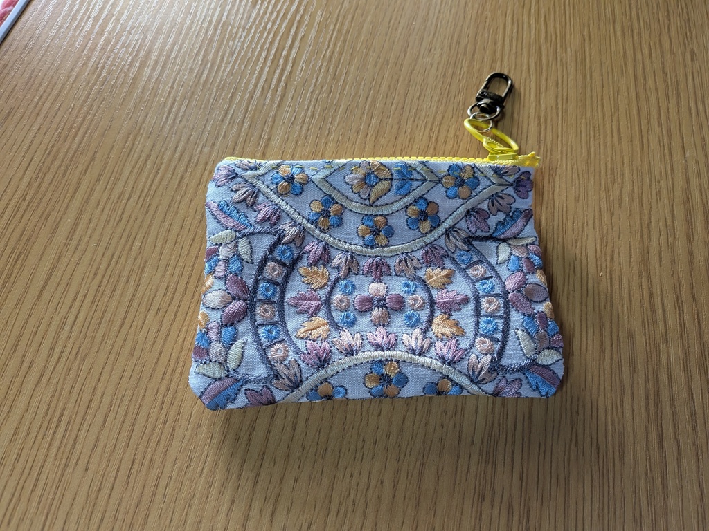 祭服イメージのインド刺繍リボンポーチ