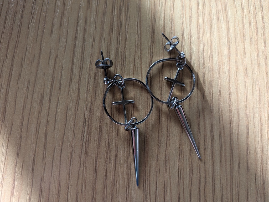 十字架ピアス