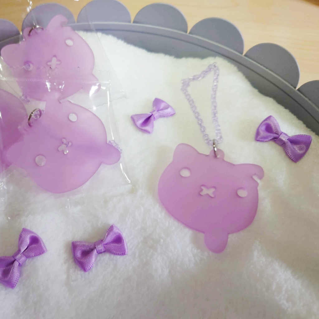 紫猫アクリルキーホルダー