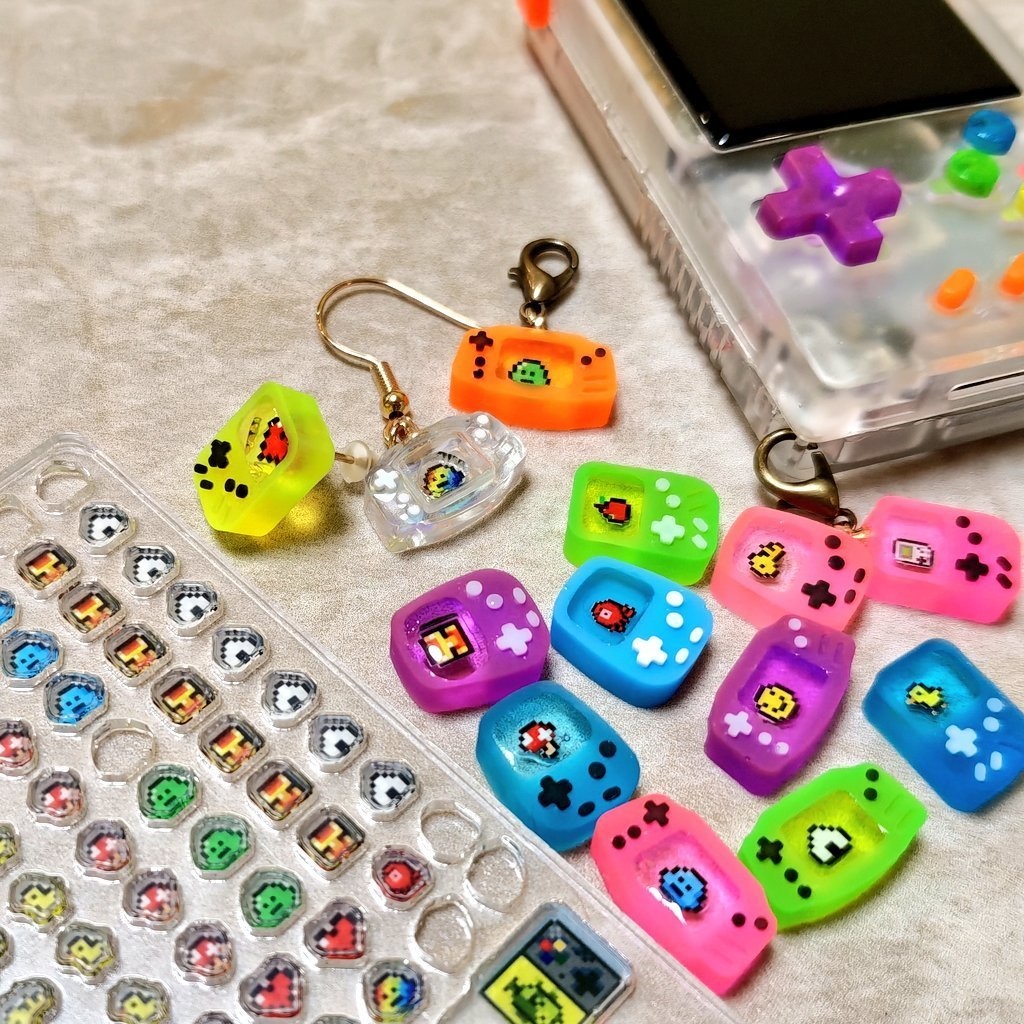 【オーダー専用】ミニミニゲーム機風チャーム/ピアス/ノンホールピアス/ピンバッジ