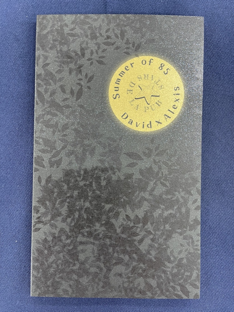 真夜中の入江で焚き火を囲んで話して聞かせてふたりの秘密を