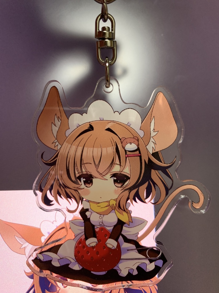 クマネズミメイドさんといちごのアクリルキーホルダー