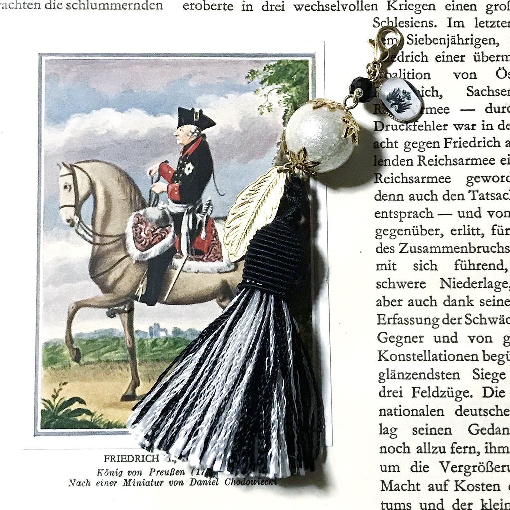 プロイセン国旗とタッセルのチャーム Kaisou Booth