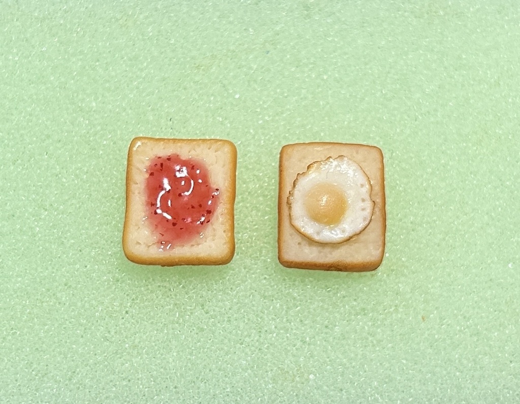 トースト2種セット（苺ジャム、目玉焼き）