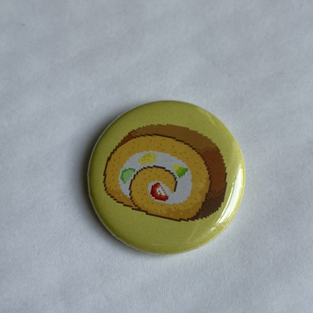 缶バッジ「フルーツロールケーキ」(32mm)