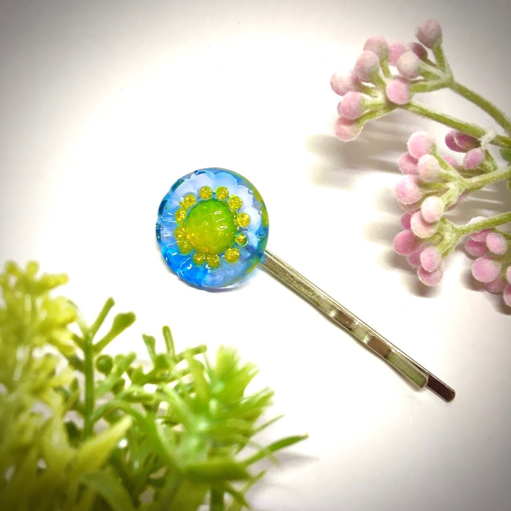 レトロなお花のヘアピン