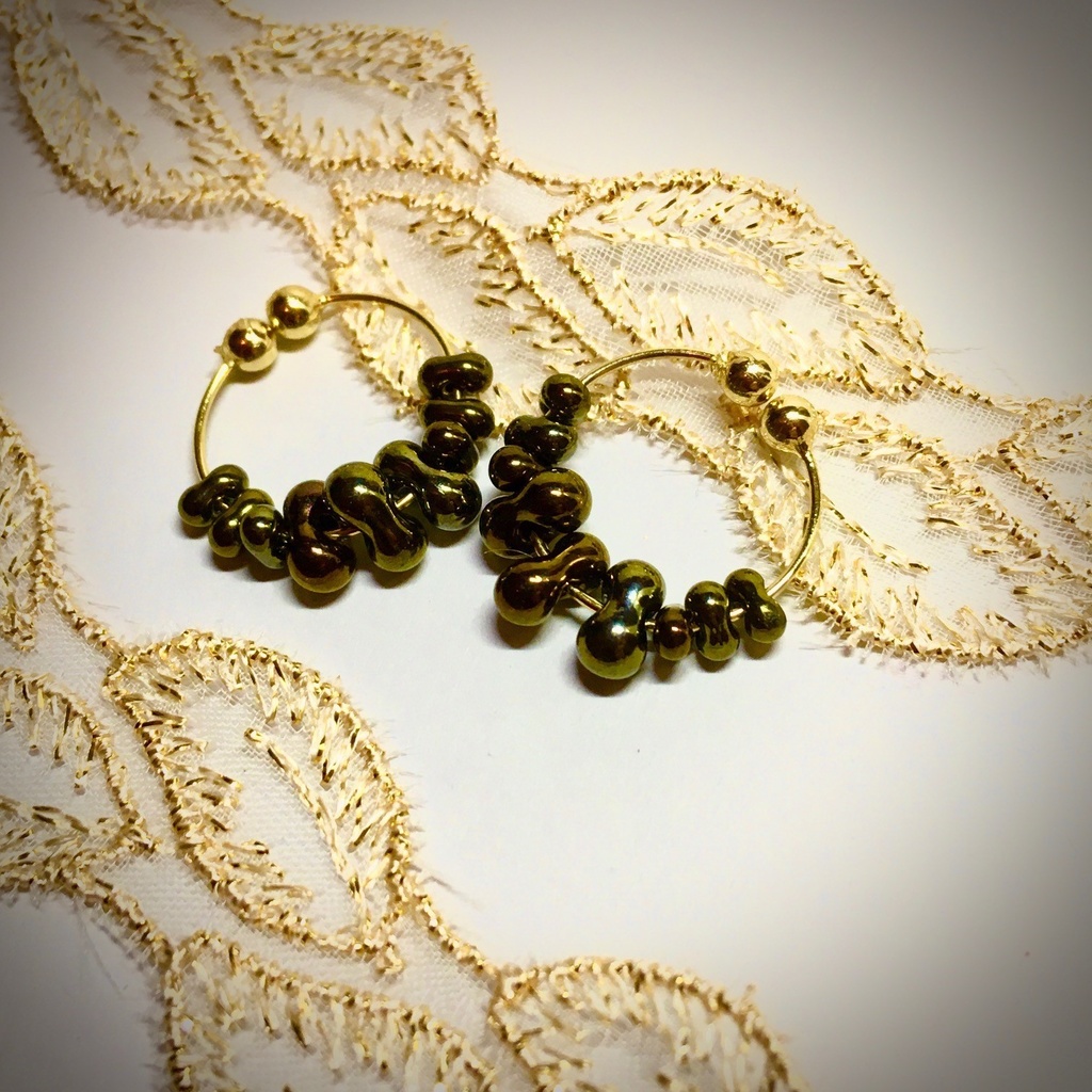 ファルファーレのフープイヤリング(ブラウンアイリス)