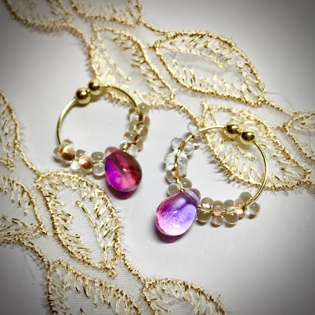 ファルファーレのフープイヤリング（ピンクドロップ）