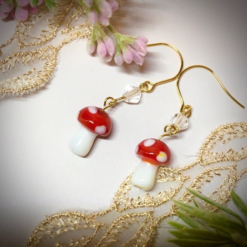 きのこのピアス（サージカルステンレス・イヤリング交換可）